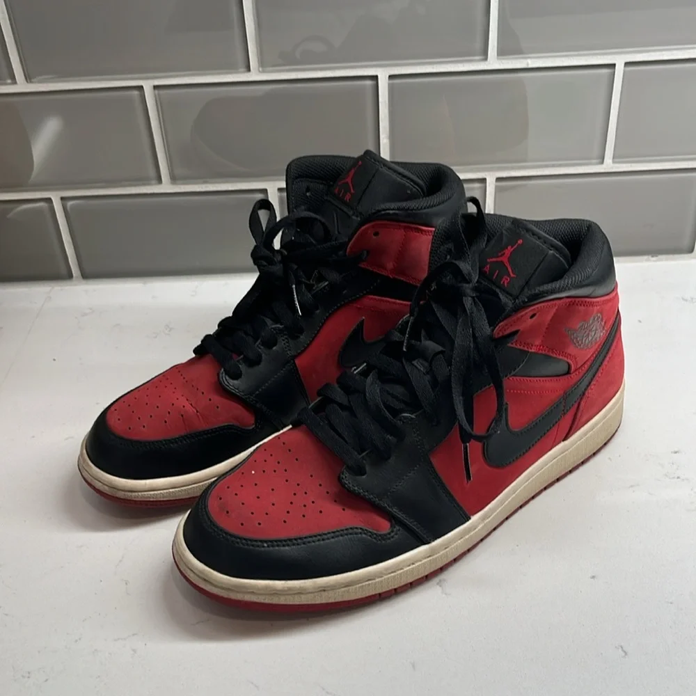 Air Jordan 1 Mid Reverse Bred‎ (554724-610) Size 11